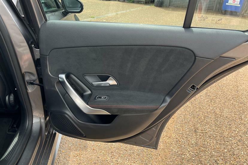 Mercedes-Benz A Class A180 Amg Line Premium Plus 2023 Black #37