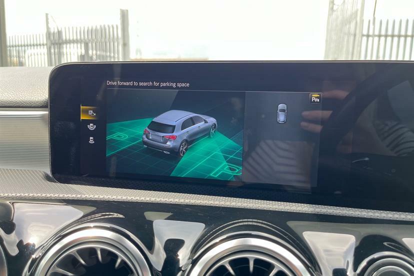 Mercedes-Benz A Class A180 Amg Line Premium Plus 2023 Black #27