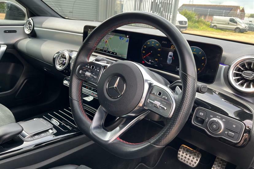 Mercedes-Benz A Class A180 Amg Line Premium Plus 2023 Black #24