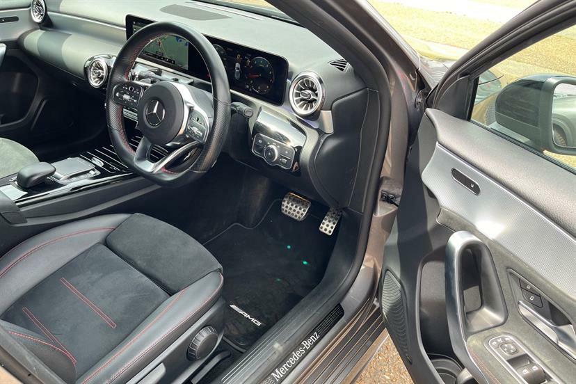 Mercedes-Benz A Class A180 Amg Line Premium Plus 2023 Black #13