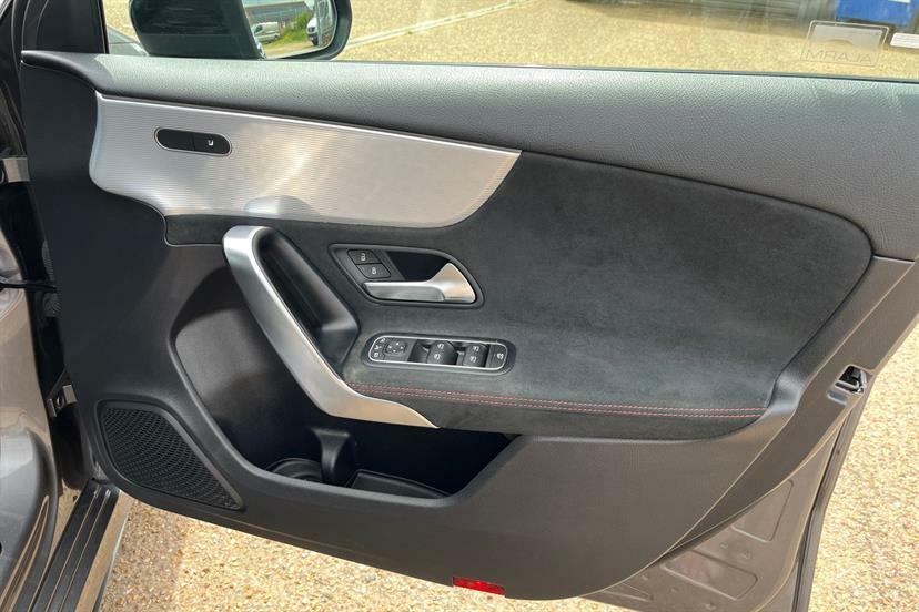 Mercedes-Benz A Class A180 Amg Line Premium Plus 2023 Black #36
