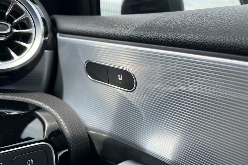 Mercedes-Benz A Class A180 Amg Line Premium Plus 2023 Black #26