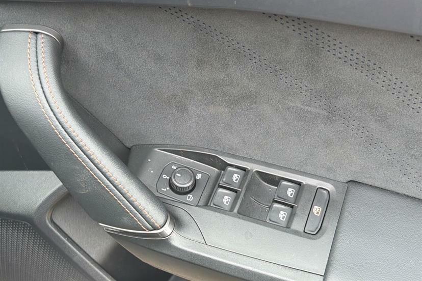 Cupra Leon 1.5 Ehybrid 25.8Kwh Vz3 Estate Plug-in White #30