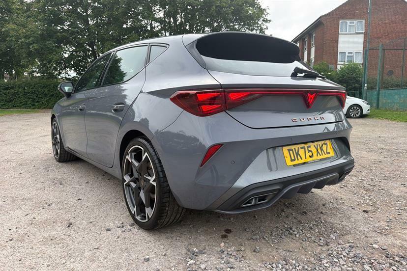 Cupra Leon 1.5 Ehybrid 25.8Kwh Vz3 Estate Plug-in White #18