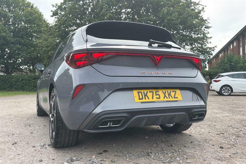 Cupra Leon 1.5 Ehybrid 25.8Kwh Vz3 Estate Plug-in White #26