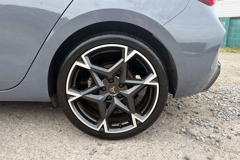 Cupra Leon 1.5 Ehybrid 25.8Kwh Vz3 Estate Plug-in White #12