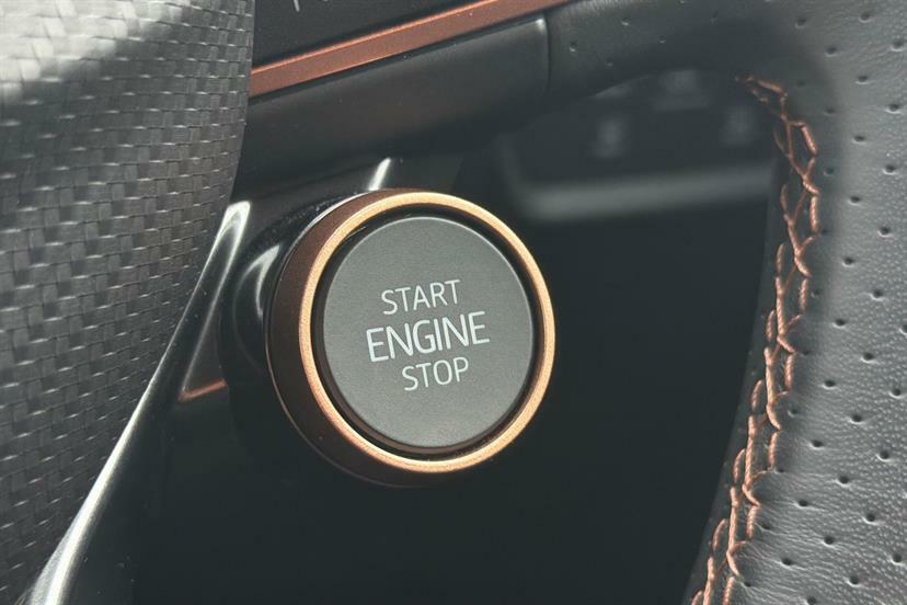 Cupra Leon 1.5 Ehybrid 25.8Kwh Vz3 Estate Plug-in White #34
