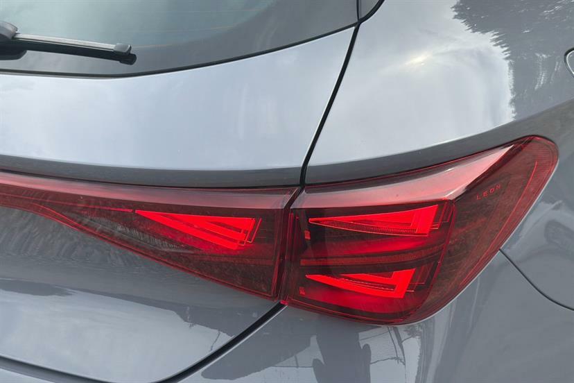 Cupra Leon 1.5 Ehybrid 25.8Kwh Vz3 Estate Plug-in White #28