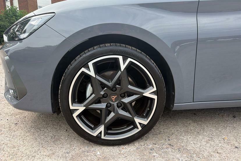 Cupra Leon 1.5 Ehybrid 25.8Kwh Vz3 Estate Plug-in White #13