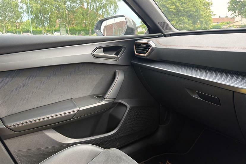 Cupra Leon 1.5 Ehybrid 25.8Kwh Vz3 Estate Plug-in White #37