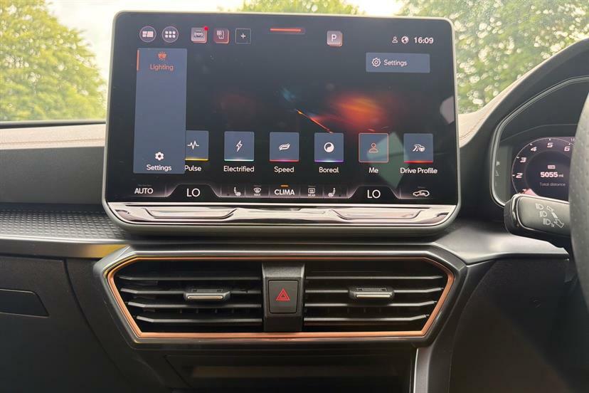 Cupra Leon 1.5 Ehybrid 25.8Kwh Vz3 Estate Plug-in White #50
