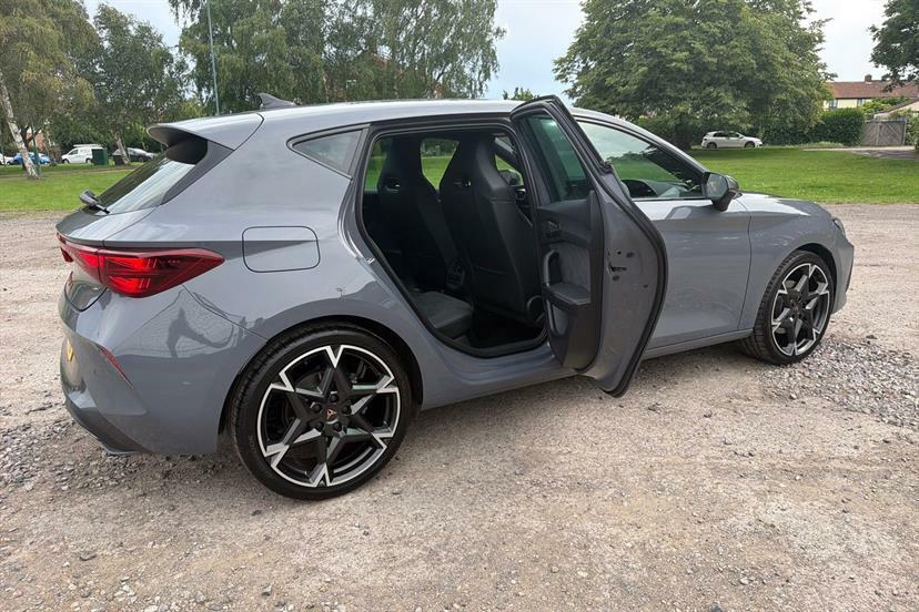 Cupra Leon 1.5 Ehybrid 25.8Kwh Vz3 Estate Plug-in White #17
