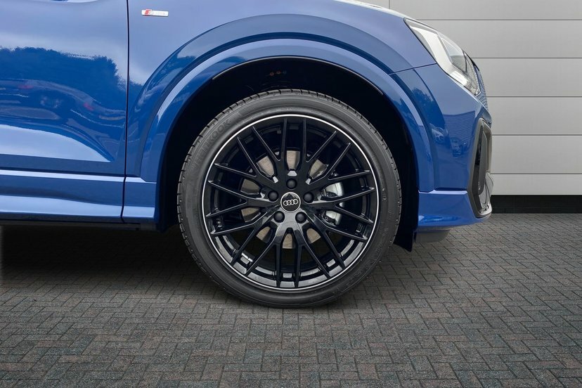 Audi Q2 1.5 Tfsi Cod 35 Black Edition Suv S Tro WU26EZB Blue #5