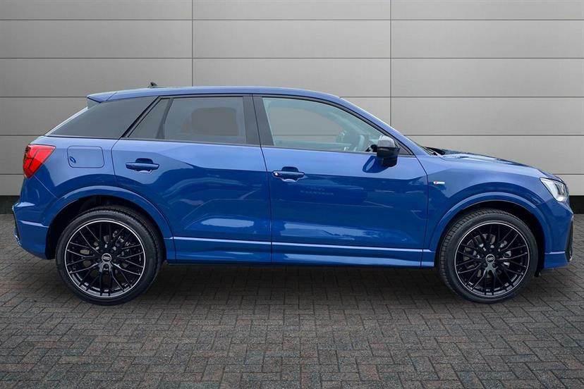Audi Q2 35 Tfsi Black Edition S Tronic Blue #4