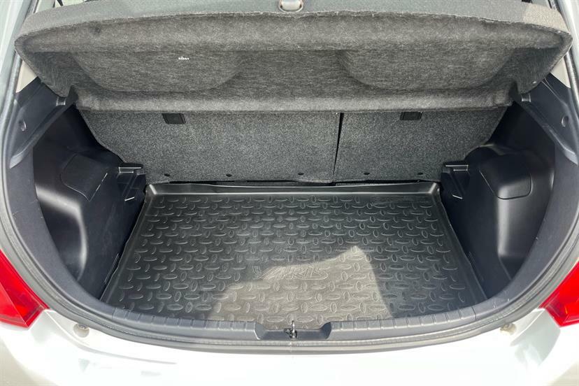 Toyota Yaris Hatchback White #12