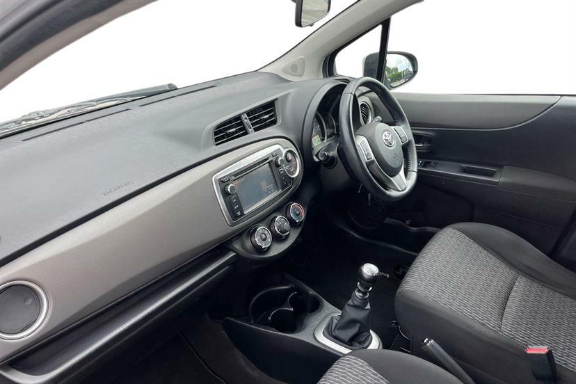 Toyota Yaris Hatchback White #8