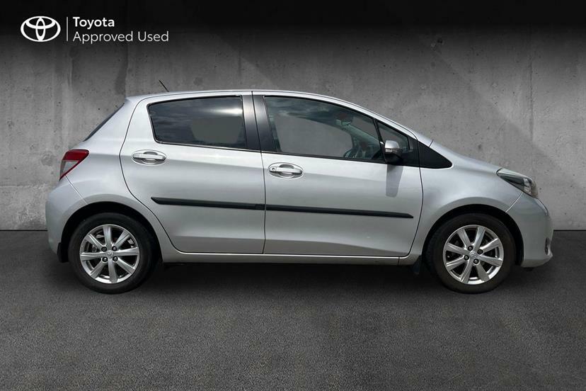 Toyota Yaris Hatchback White #14