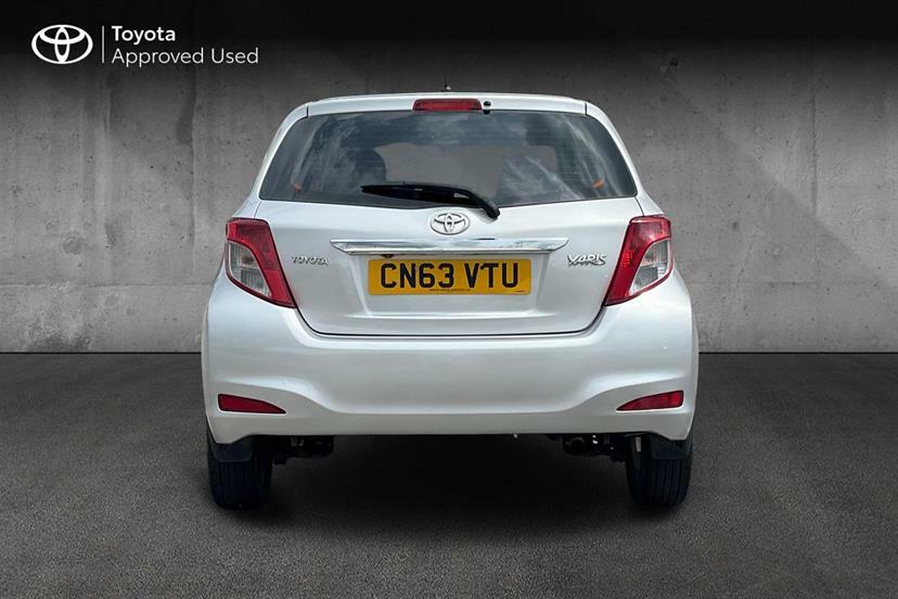 Toyota Yaris Hatchback White #17