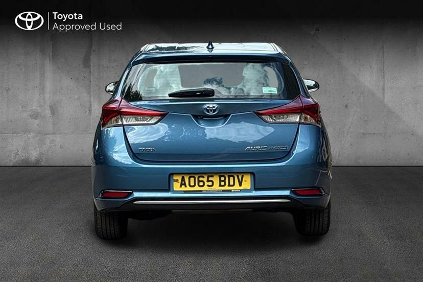 Toyota Auris 1.6 V-matic Icon-plus Red #17