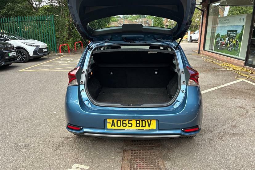 Toyota Auris 1.6 V-matic Icon-plus Red #12