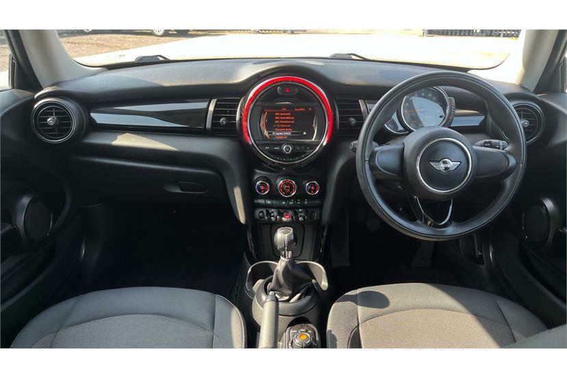 Mini Hatch 1.2 One 101 Bhp Visual Boost Radio, Interior Li Red #4