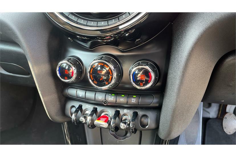 Mini Hatch 1.2 One 101 Bhp Visual Boost Radio, Interior Li Red #20