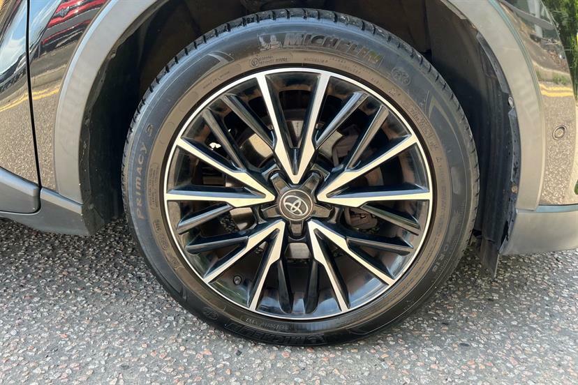 Toyota C-Hr 1.2T Dynamic Silver #19
