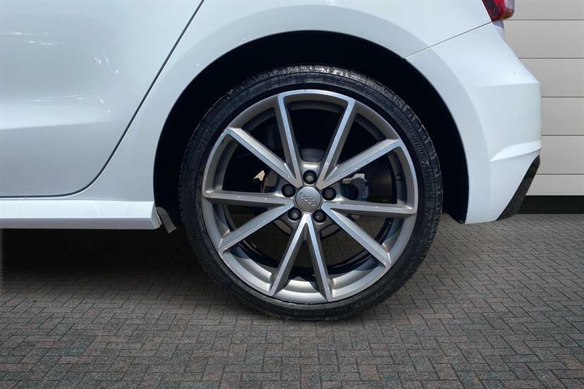 Audi A1 1.6 Tdi Black Edition S Tronic White #3
