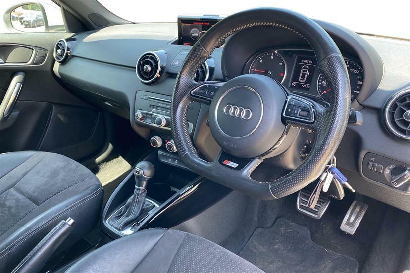Audi A1 1.6 Tdi Black Edition S Tronic White #4