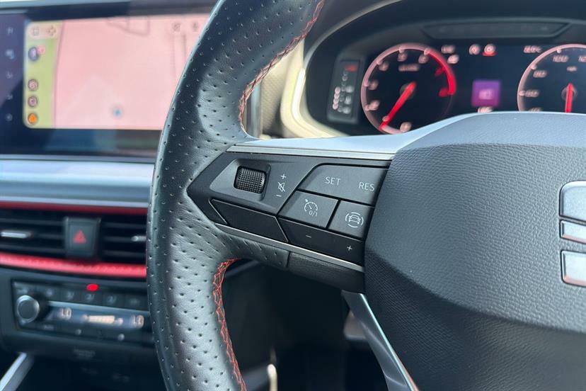 Seat Arona 1.0 Tsi Fr Edition Dsg 109 Bhp Red #25