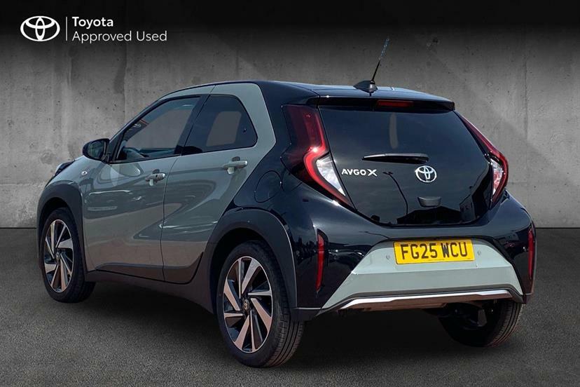 Toyota Aygo X 1.0 Vvt-i Exclusive Black #4