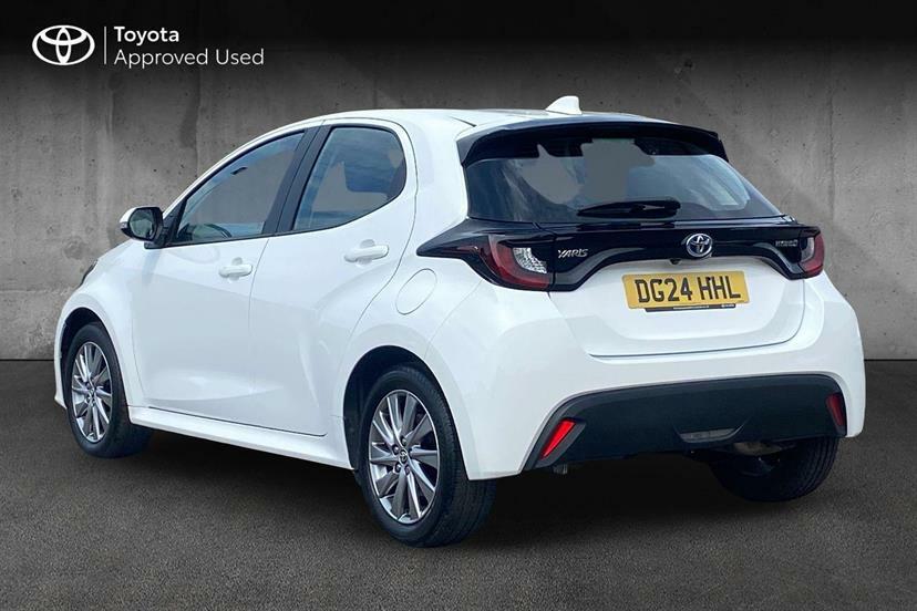Toyota Yaris 1.5 Hybrid Icon Cvt White #4