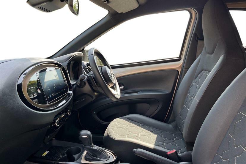 Toyota Aygo X 1.0 Vvt-i Exclusive Black #2