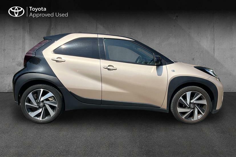 Toyota Aygo X 1.0 Vvt-i Exclusive Black #4