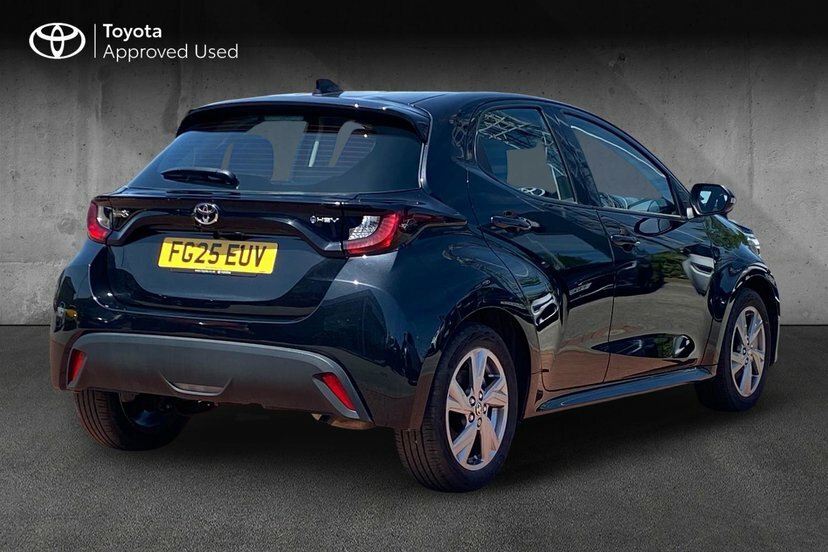 Toyota Yaris 1.5 Vvt-h Icon Hatchback Hybrid E-cvt FG25EUV Black #2