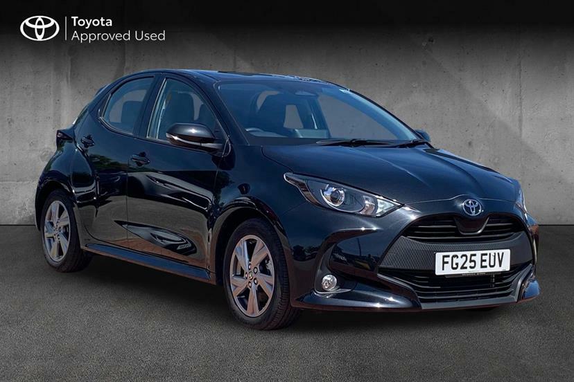 Toyota Yaris 1.5 Hybrid Icon Cvt Black