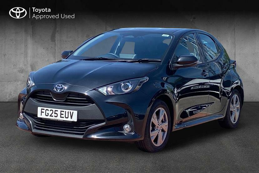 Toyota Yaris 1.5 Hybrid Icon Cvt Black #3