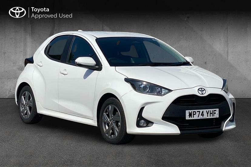 Toyota Yaris 1.5 Hybrid Icon Cvt White