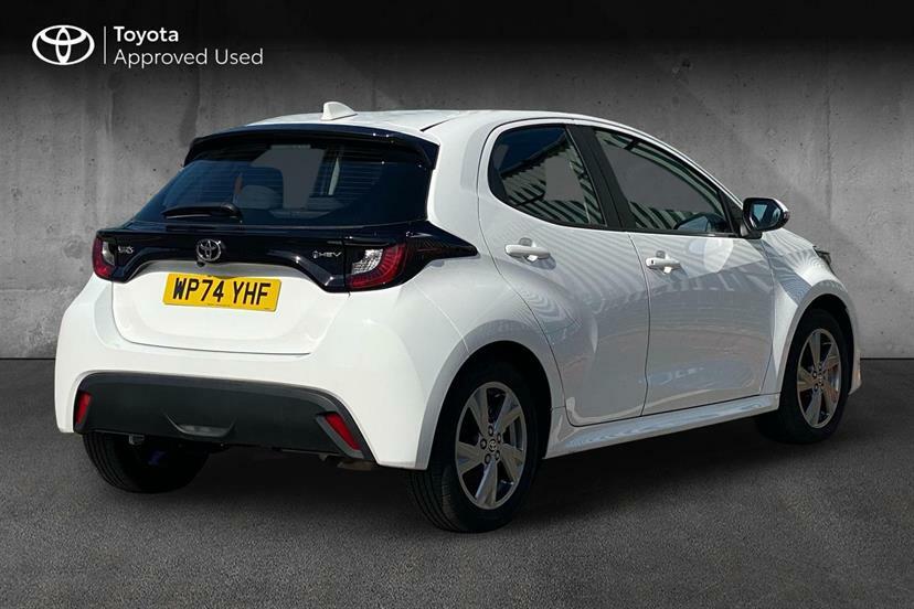 Toyota Yaris 1.5 Hybrid Icon Cvt White #2