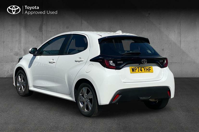 Toyota Yaris 1.5 Hybrid Icon Cvt White #4