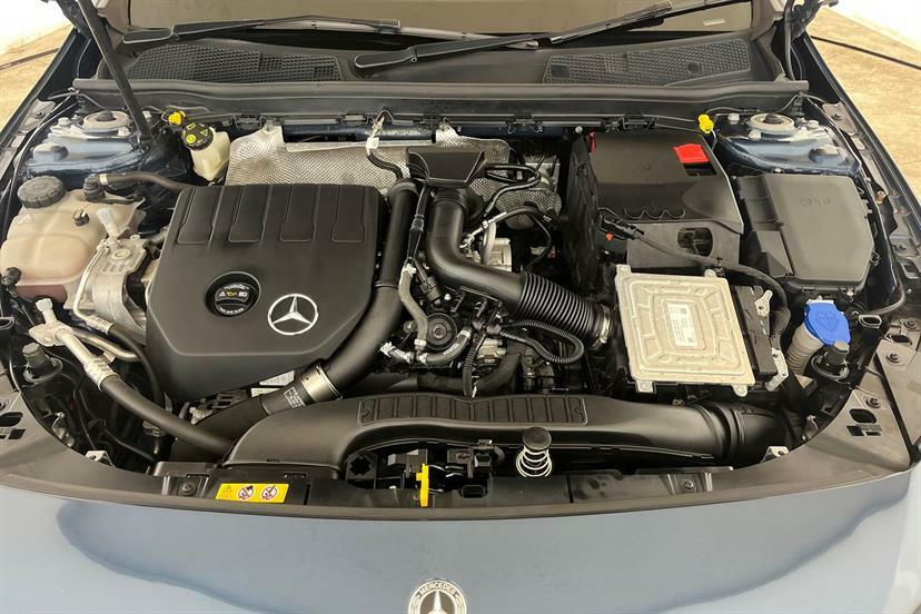Mercedes-Benz A Class 1.3 A200 Amg Line Night Edition ... White #34