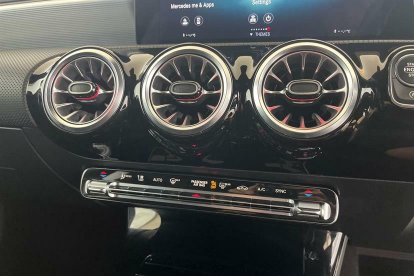 Mercedes-Benz A Class 1.3 A200 Amg Line Night Edition ... White #23