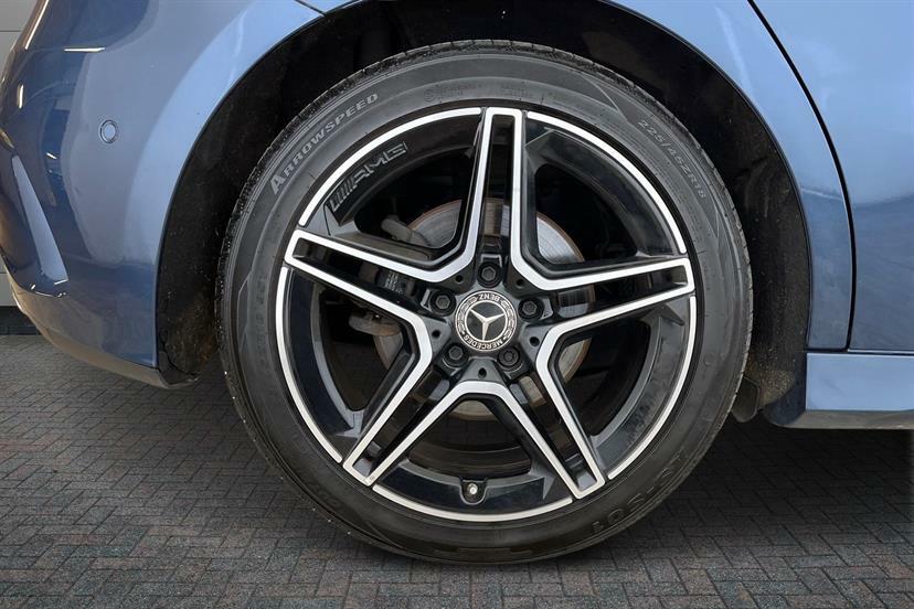 Mercedes-Benz A Class 1.3 A200 Amg Line Night Edition ... White #4
