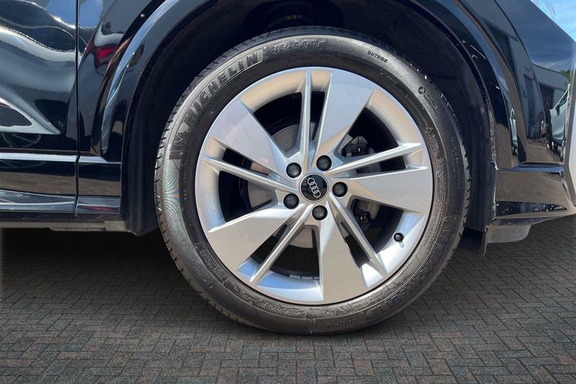 Audi Q2 35 Tfsi S Line S Tronic Black #5