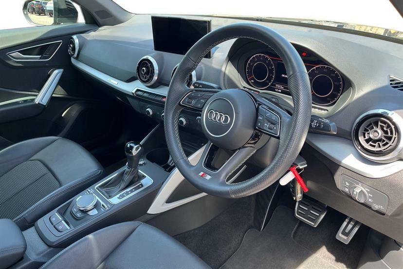 Audi Q2 35 Tfsi S Line S Tronic Black #6