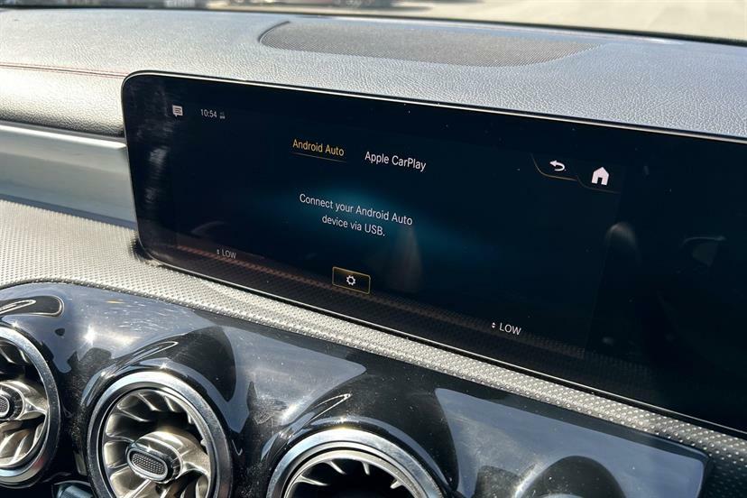 Mercedes-Benz CLA Class Cla 180 Amg Line Premium Plus Night Edition Ti Red #40
