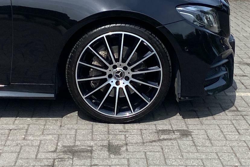 Mercedes-Benz E Class E220d Amg Line Premium Plus 9G-tronic Black #4