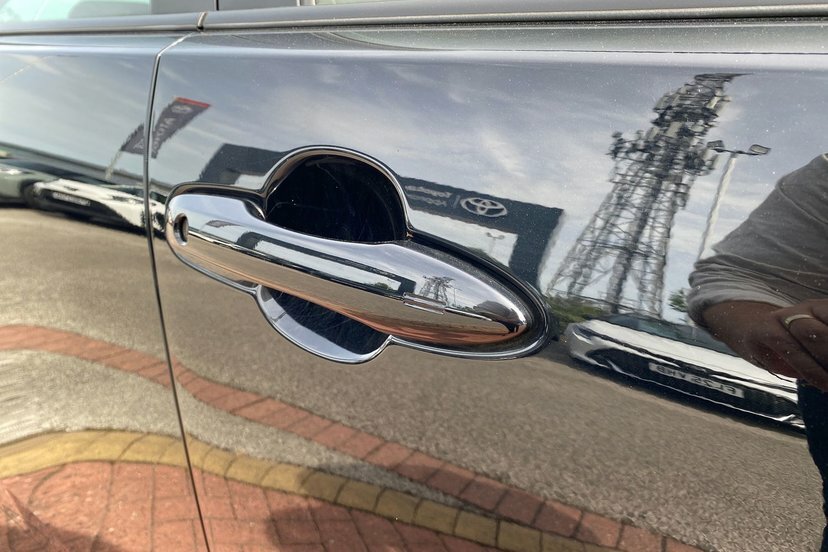 Toyota Prius 2.0 Phev Design Cvt Black #18