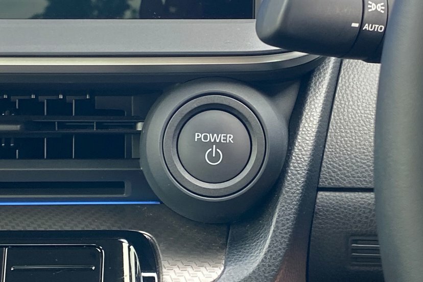 Toyota Prius 2.0 Phev Design Cvt Black #24