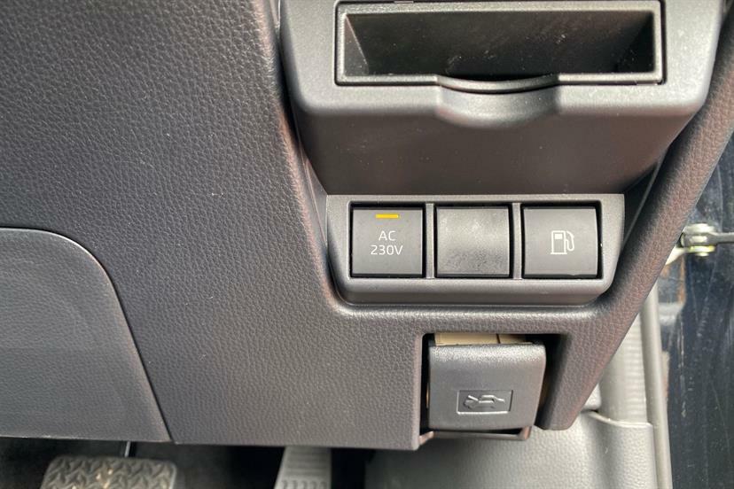 Toyota Prius 2.0 Phev Design Cvt Silver #30